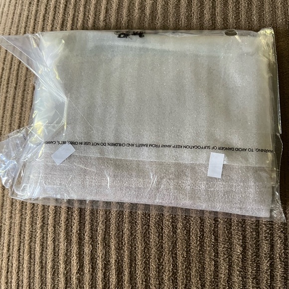 Coach Corner Zip Wristlet nwt in packaging - Picture 6 of 6